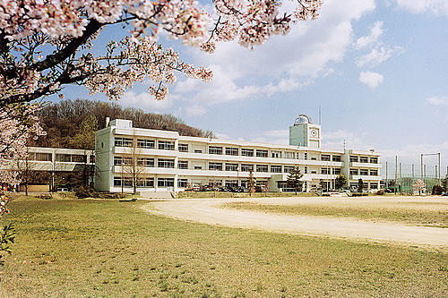 柴田高校校舎（遠景）