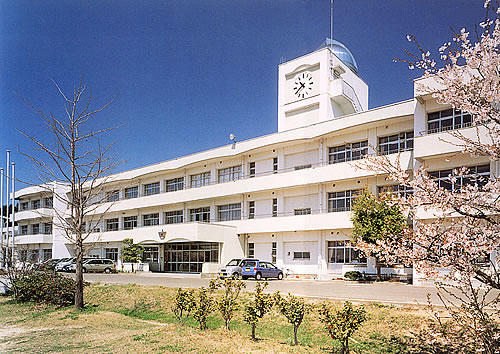 柴田高校校舎（近景）